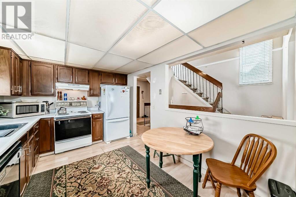 9 Strathcona Crescent Sw, Calgary, Alberta  T3H 1K9 - Photo 7 - A2211665