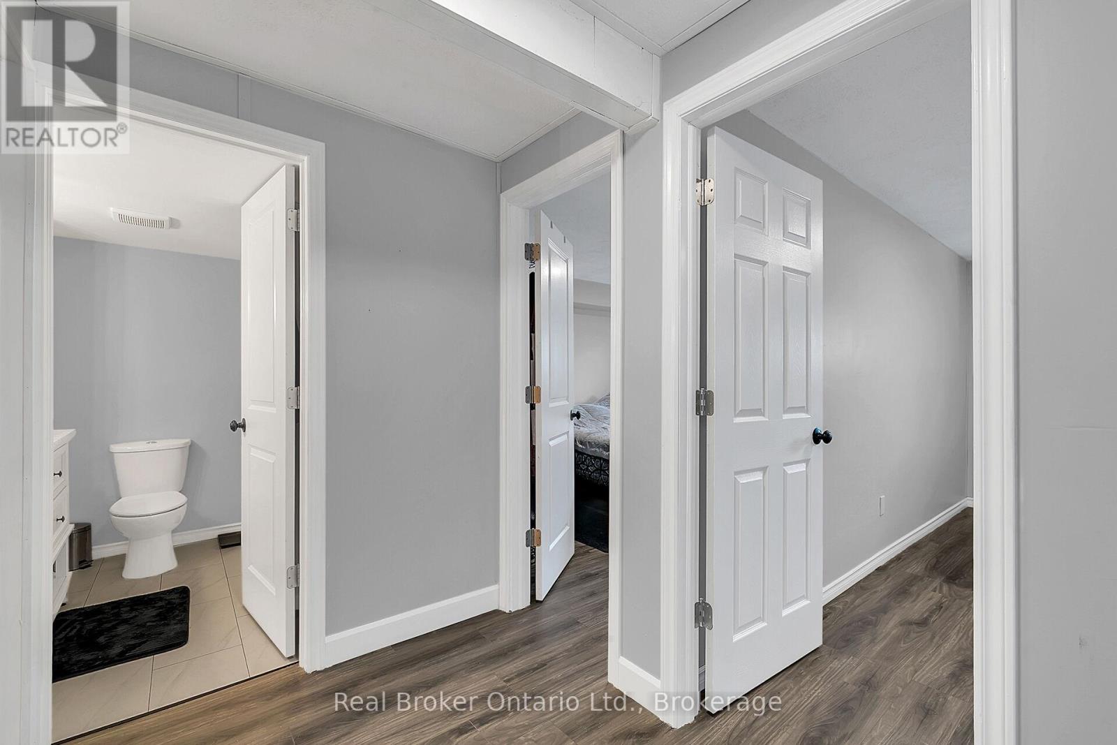 247 Heritage Drive, Kitchener, Ontario  N2B 3A9 - Photo 14 - X12099471