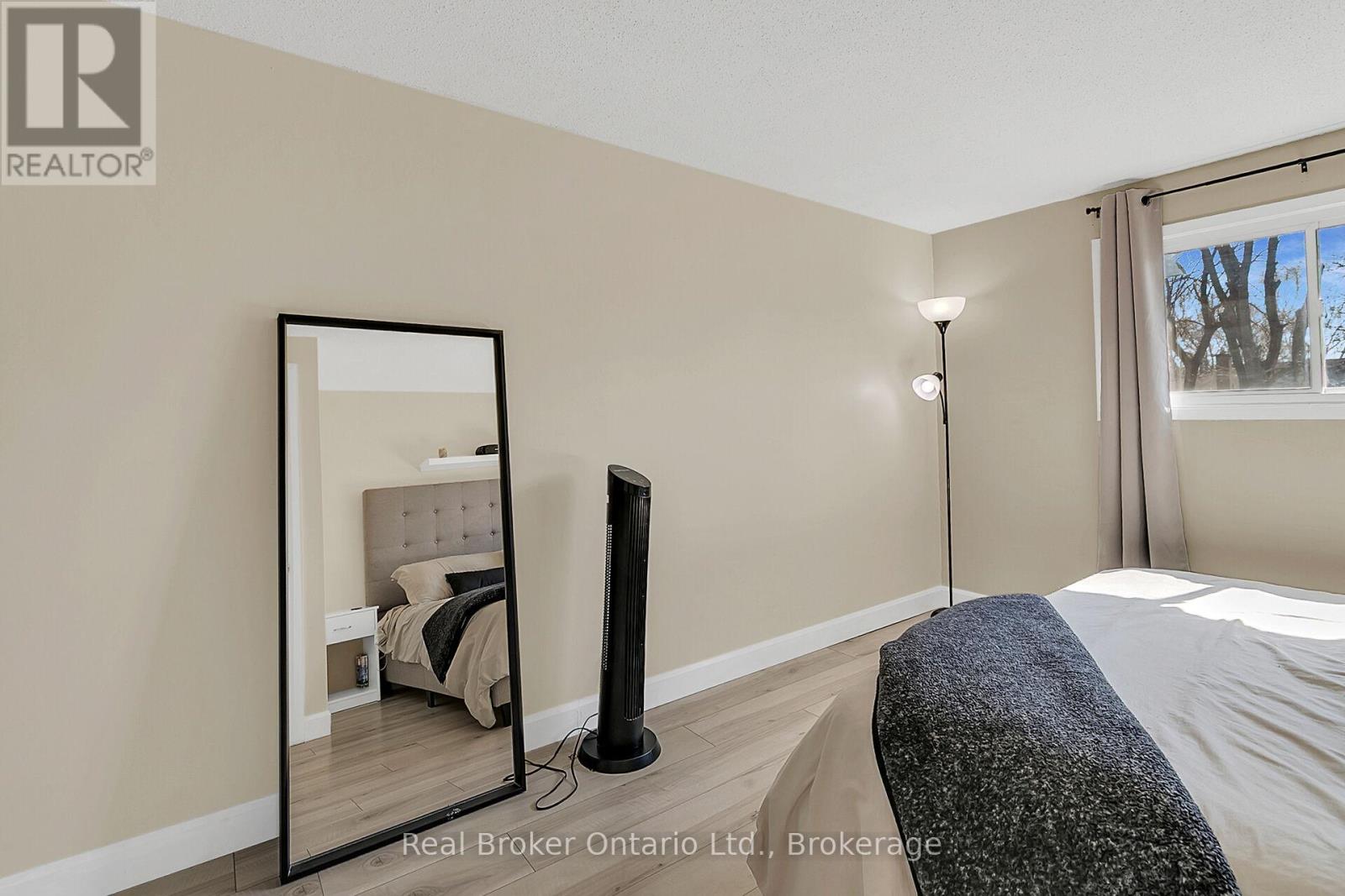 247 Heritage Drive, Kitchener, Ontario  N2B 3A9 - Photo 16 - X12099471