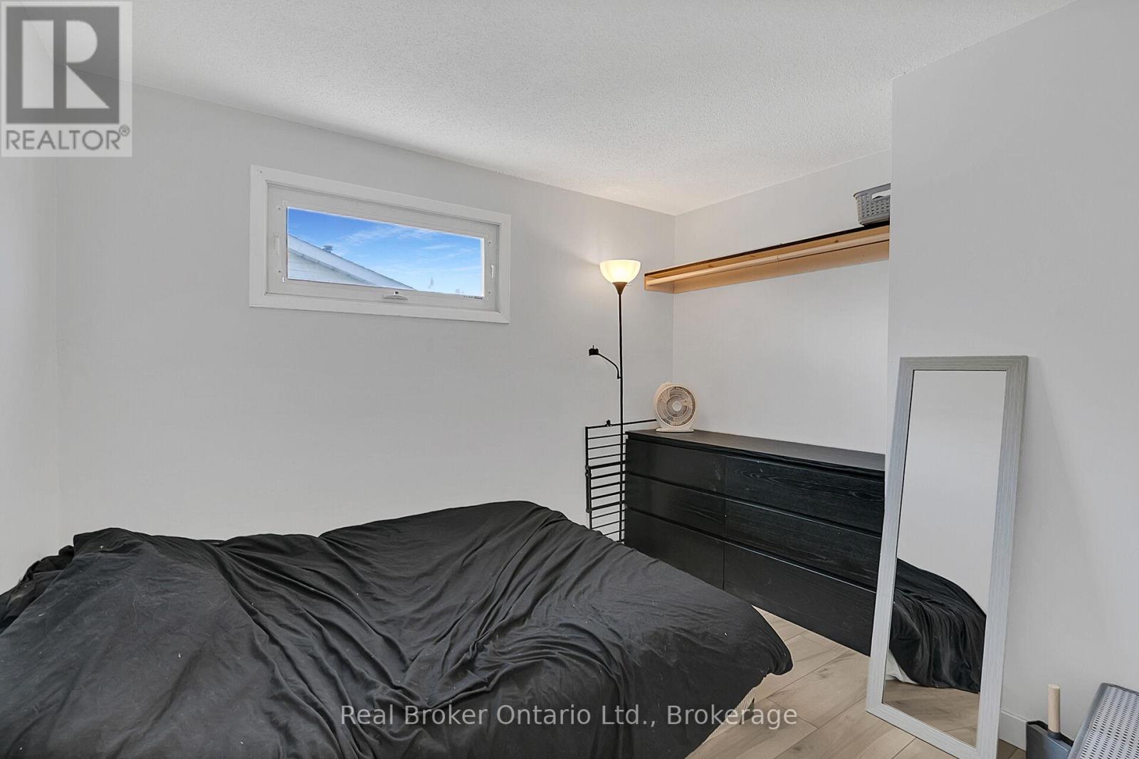 247 Heritage Drive, Kitchener, Ontario  N2B 3A9 - Photo 18 - X12099471