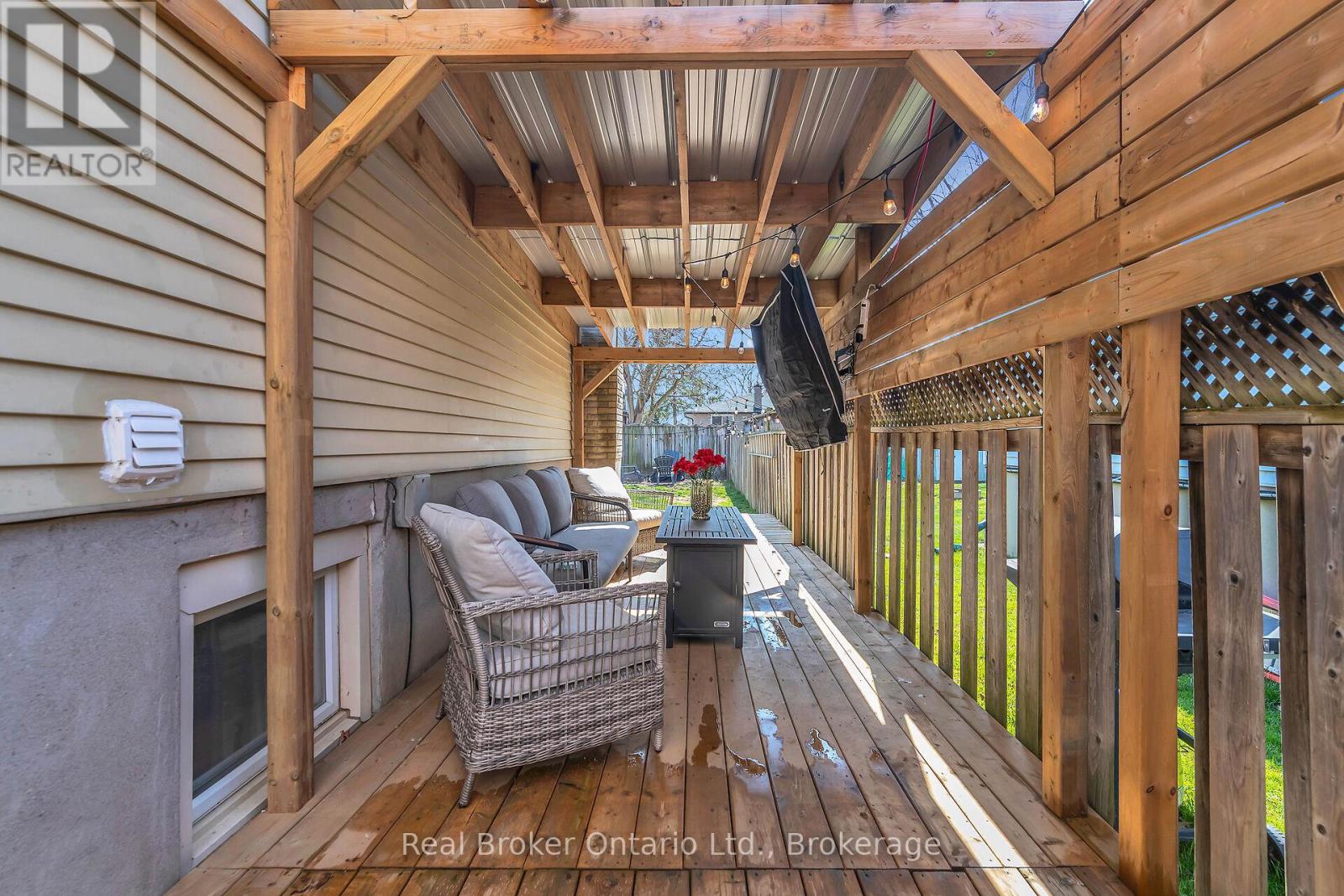 247 Heritage Drive, Kitchener, Ontario  N2B 3A9 - Photo 25 - X12099471