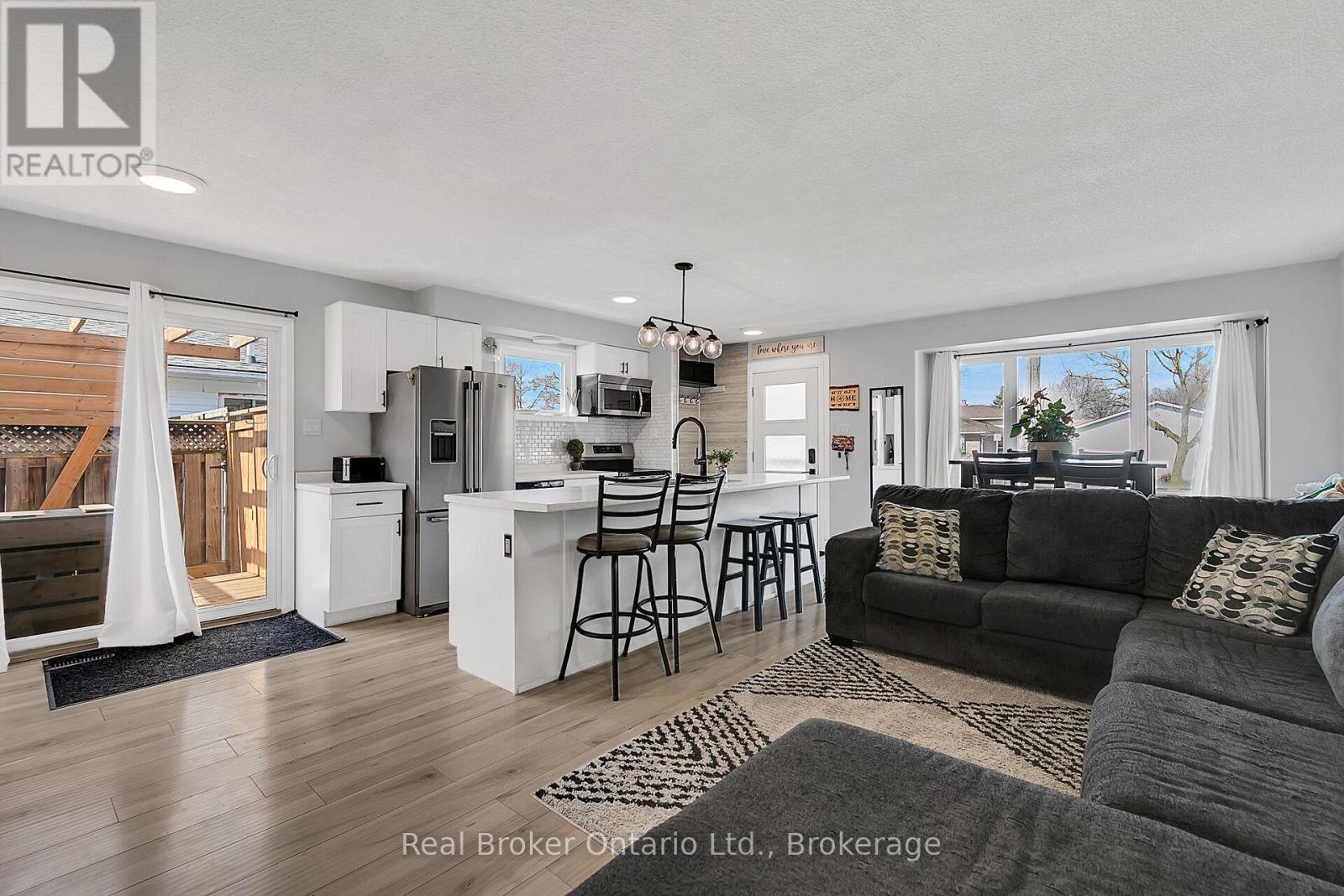 247 Heritage Drive, Kitchener, Ontario  N2B 3A9 - Photo 3 - X12099471