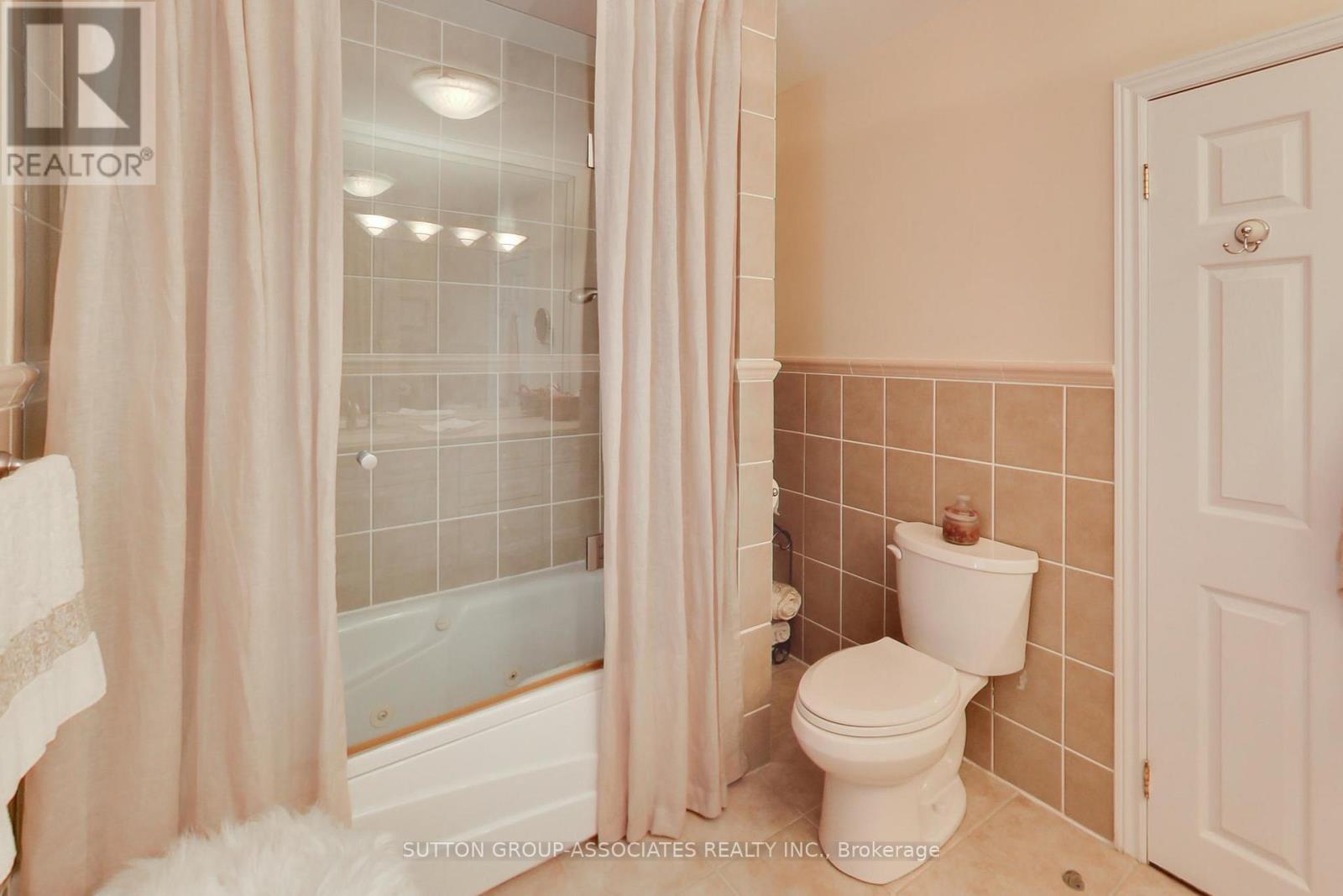 51 Ravenscroft Circle, Toronto, Ontario  M2K 1X1 - Photo 18 - C12099503