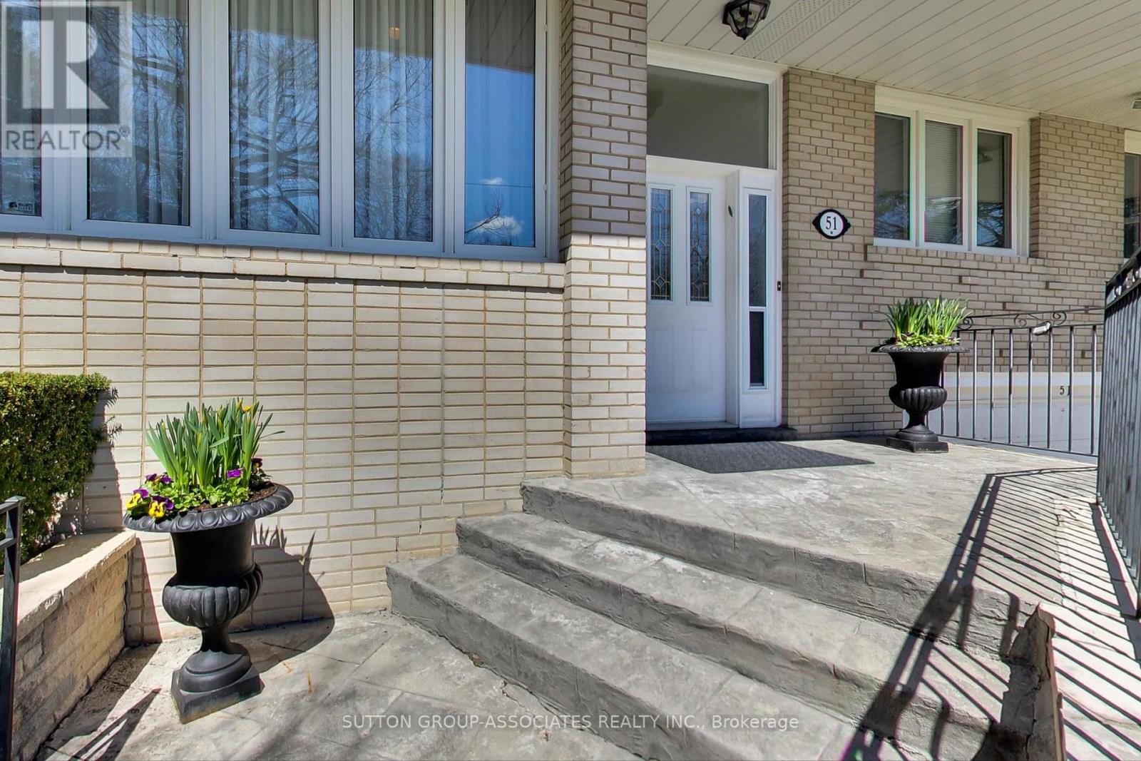 Property at 51 RAVENSCROFT CIRCLE image 3
