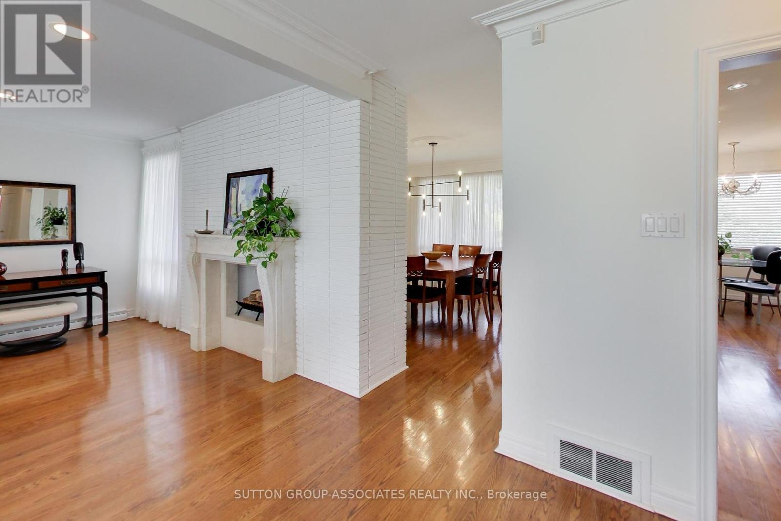 51 Ravenscroft Circle, Toronto, Ontario  M2K 1X1 - Photo 4 - C12099503