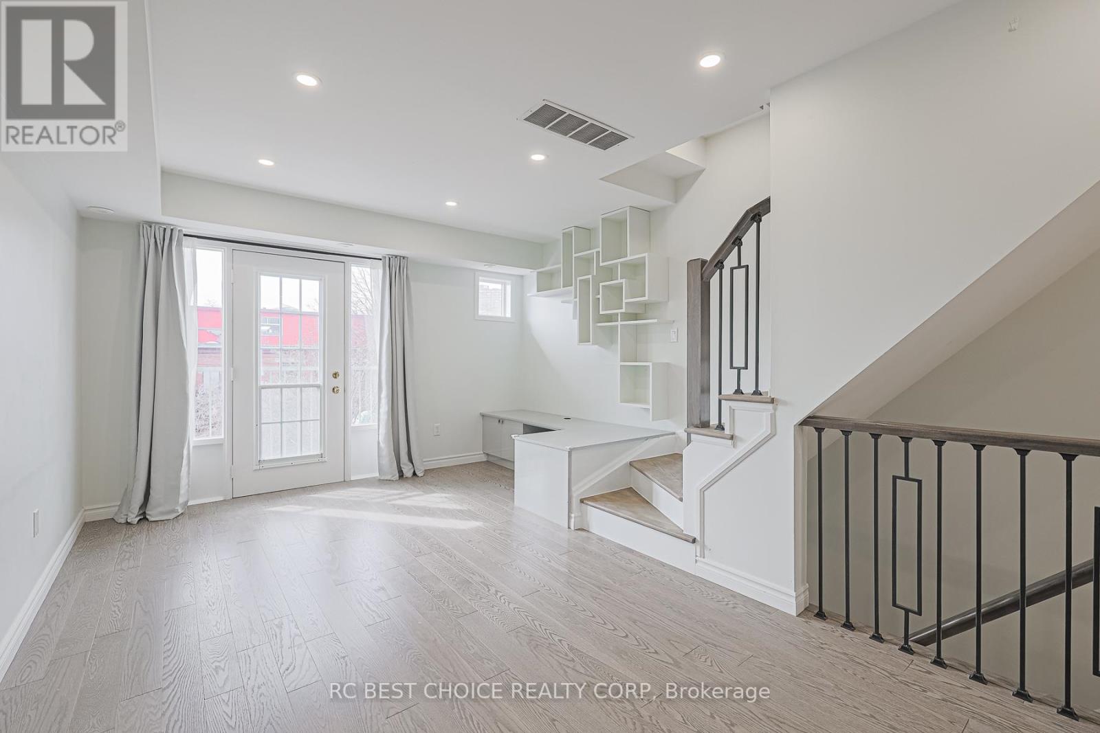 Property at 233 - 10 MERCHANT LANE image 4