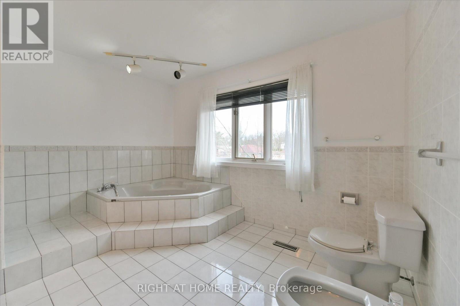 397 Patricia Avenue, Toronto, Ontario  M2R 2N1 - Photo 12 - C12099577
