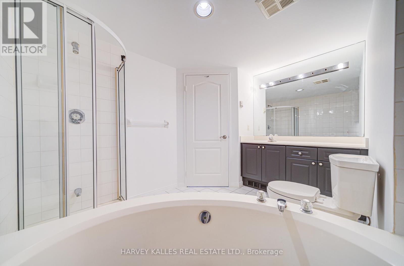1204 - 11 Townsgate Drive, Vaughan (Crestwood-Springfarm-Yorkhill), Ontario  L4J 8G4 - Photo 30 - N12099483