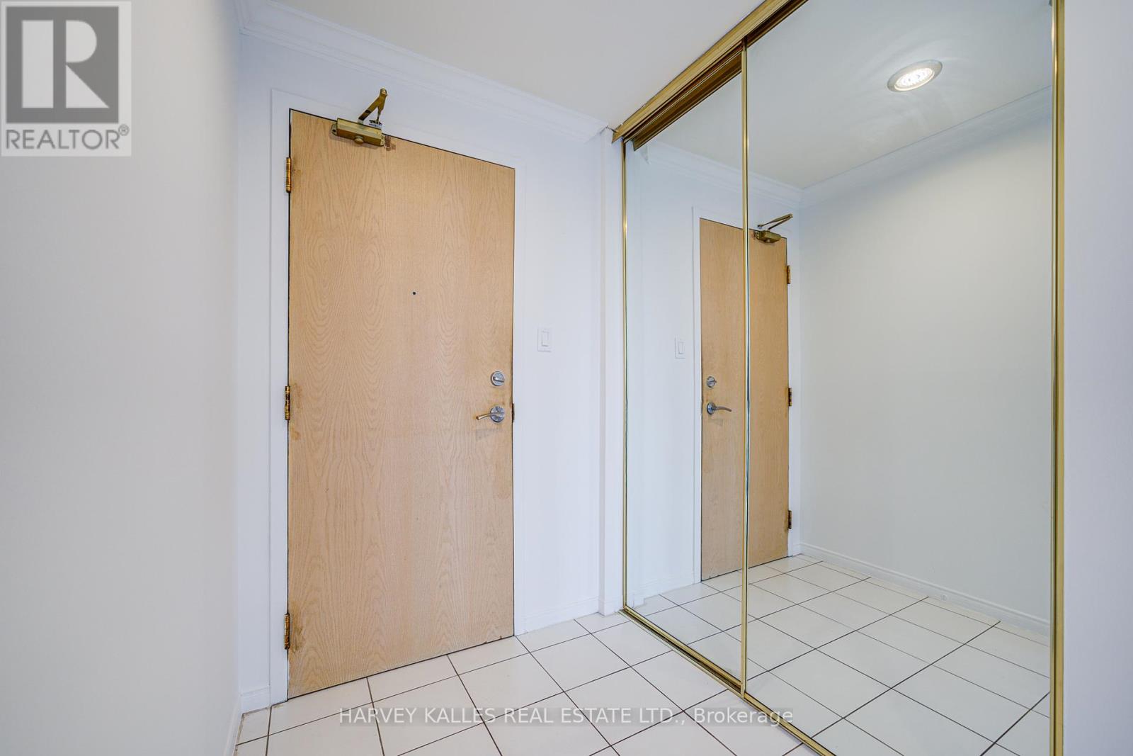 1204 - 11 Townsgate Drive, Vaughan (Crestwood-Springfarm-Yorkhill), Ontario  L4J 8G4 - Photo 6 - N12099483