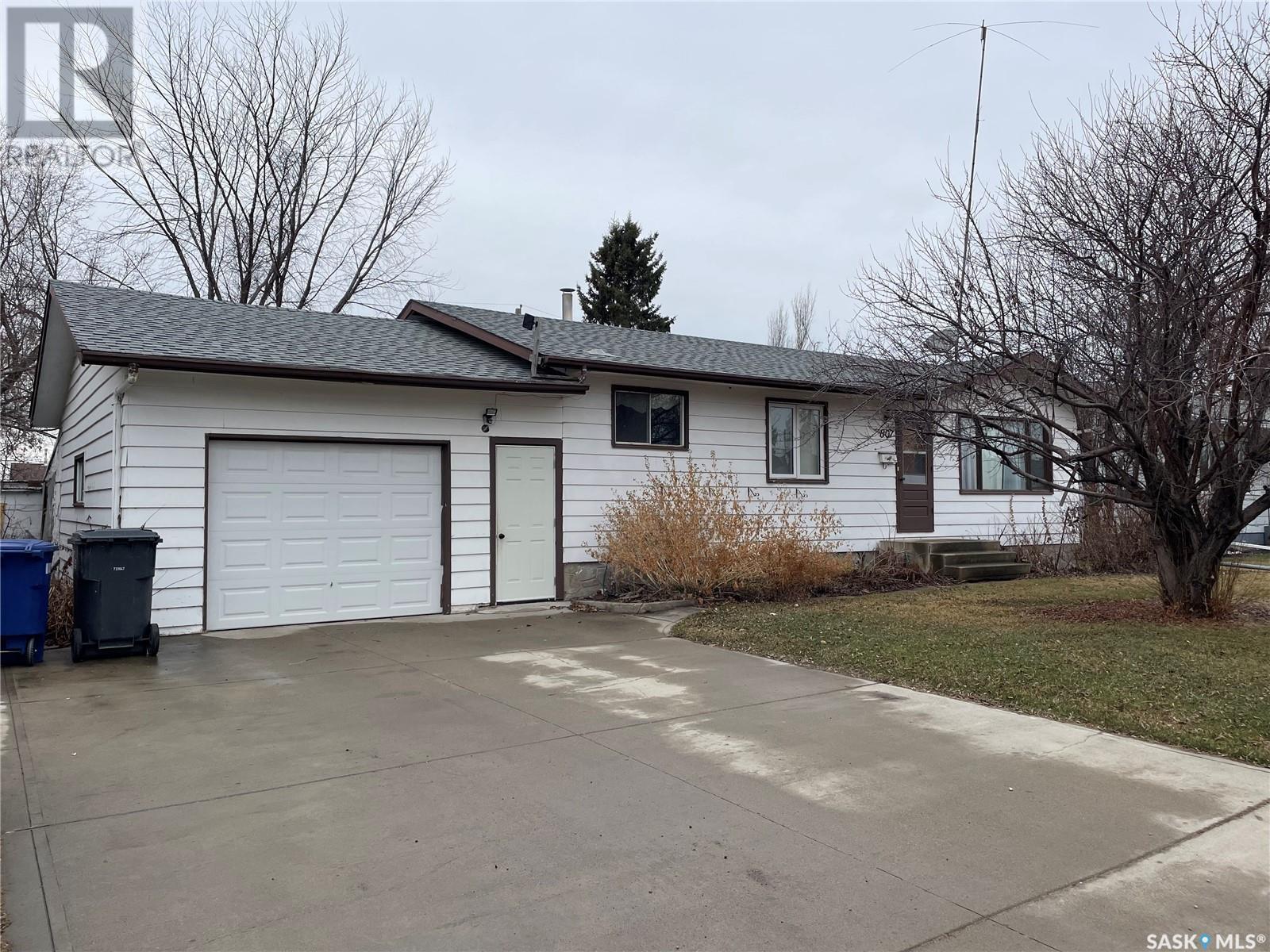 Property at 807 1st STREET W image 3