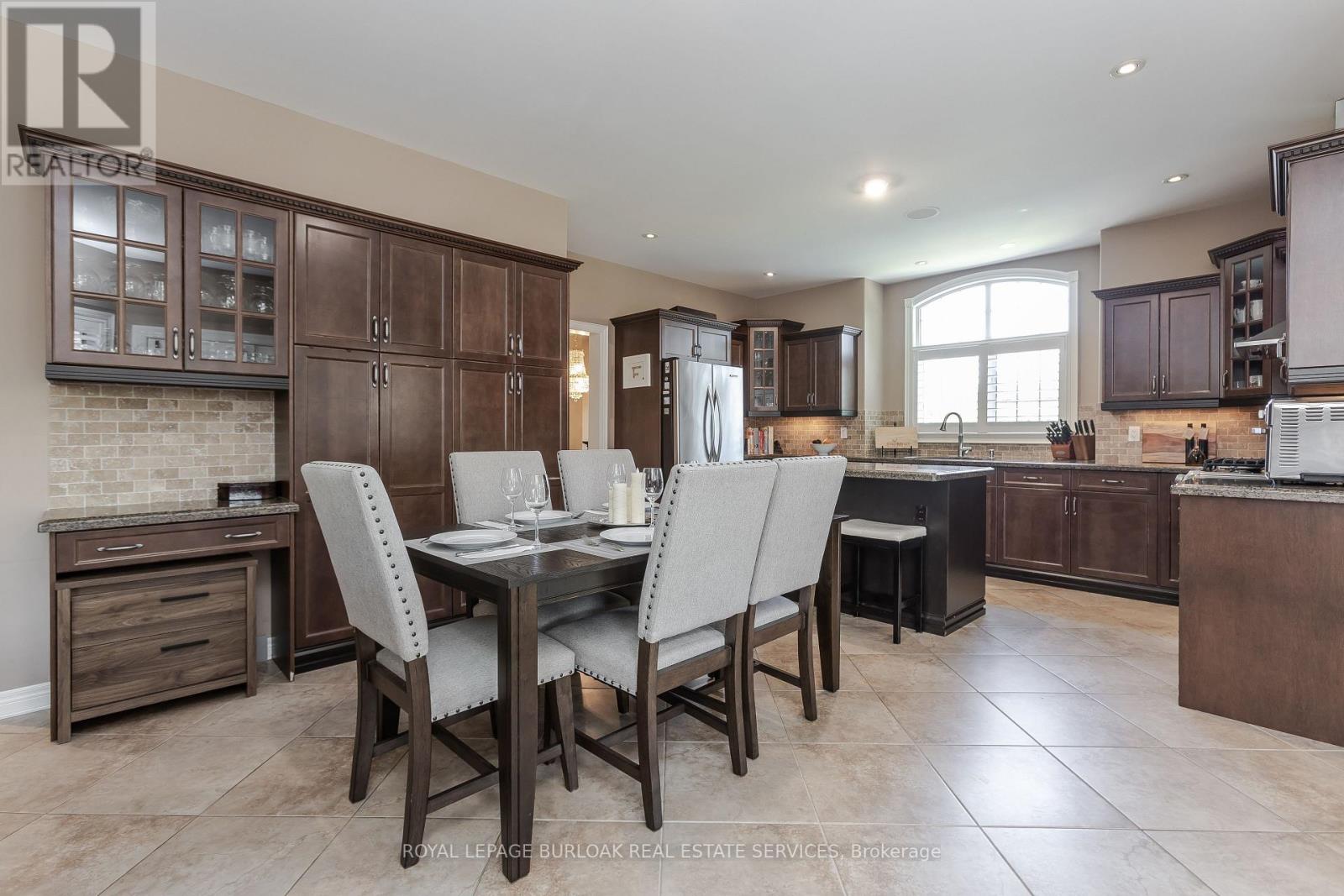 264 Dorchester Drive, Grimsby, Ontario  L3M 1P6 - Photo 11 - X12099511