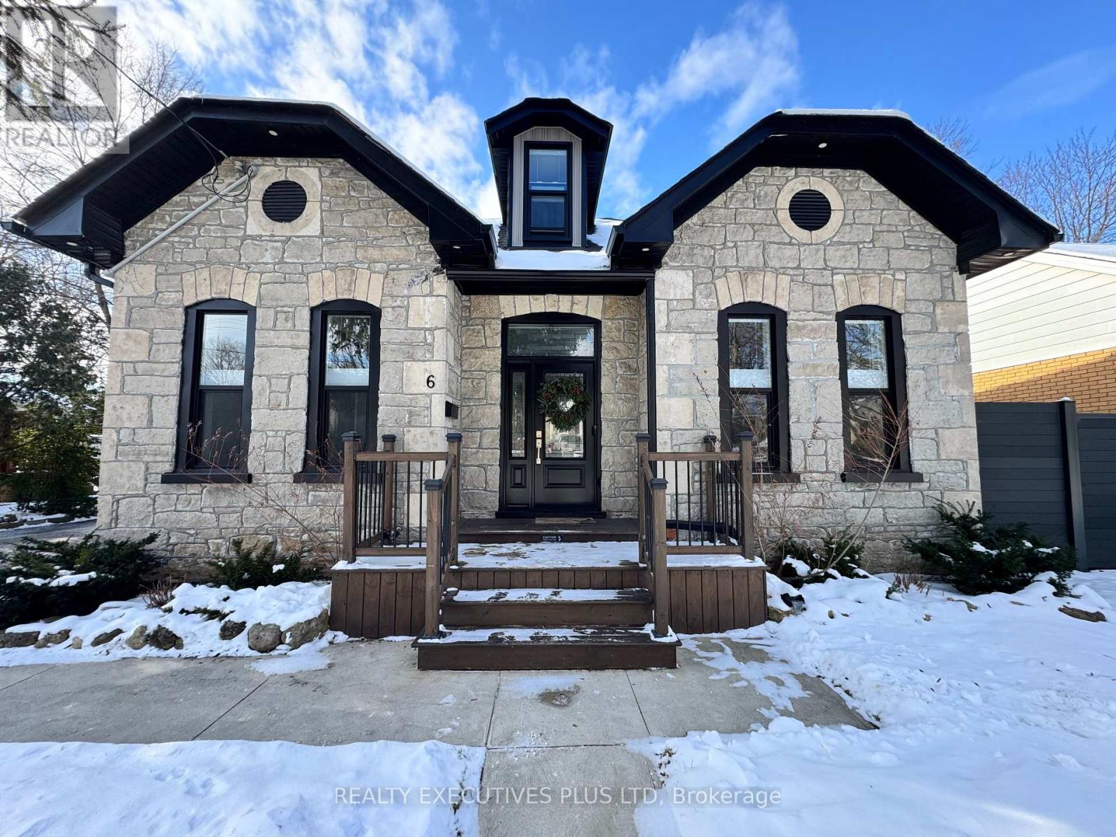 Property at 6 ELGIN STREET N image 1