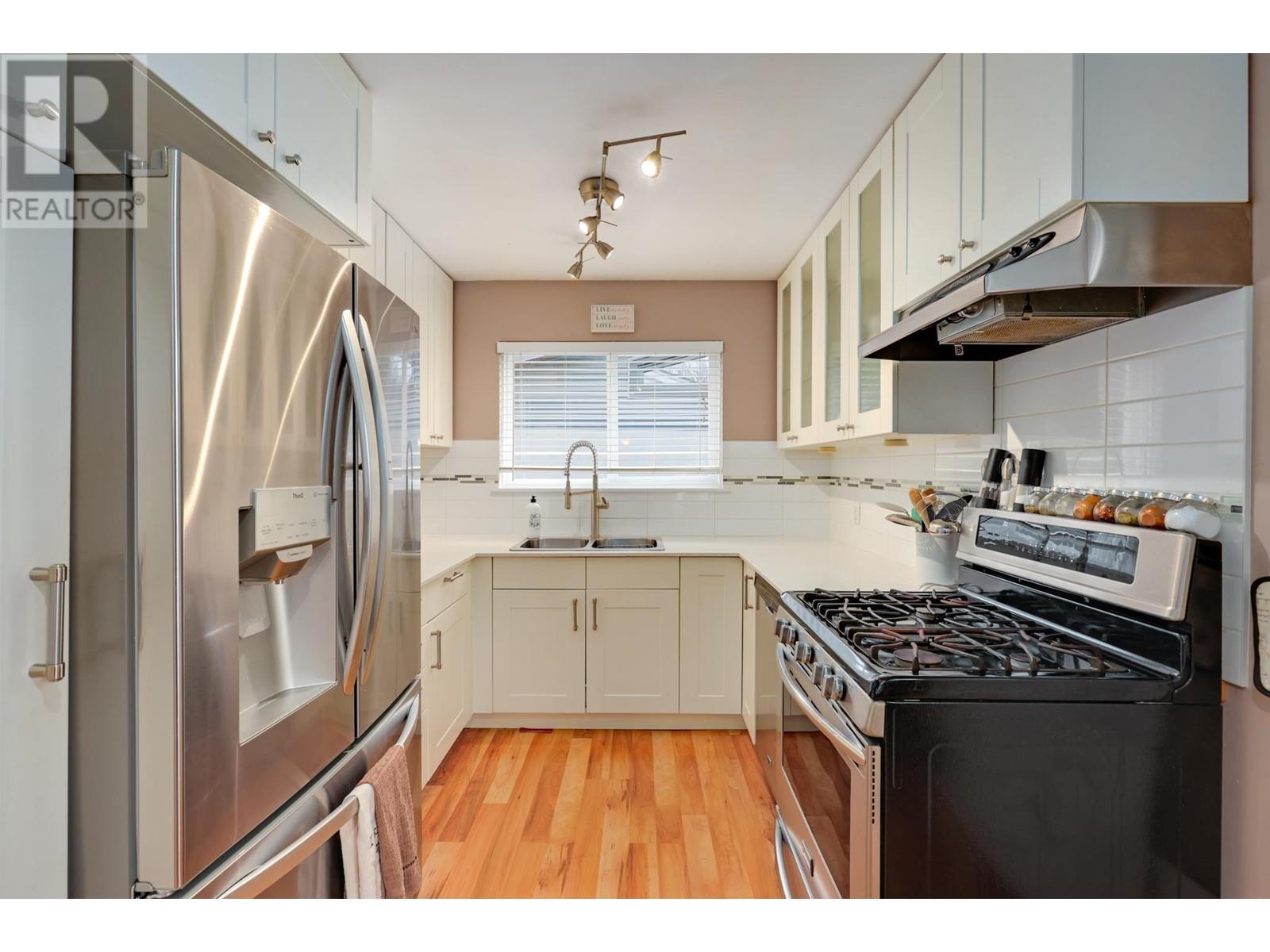 1263 Cloverley Street, North Vancouver, British Columbia  V7L 1N7 - Photo 10 - R2986245