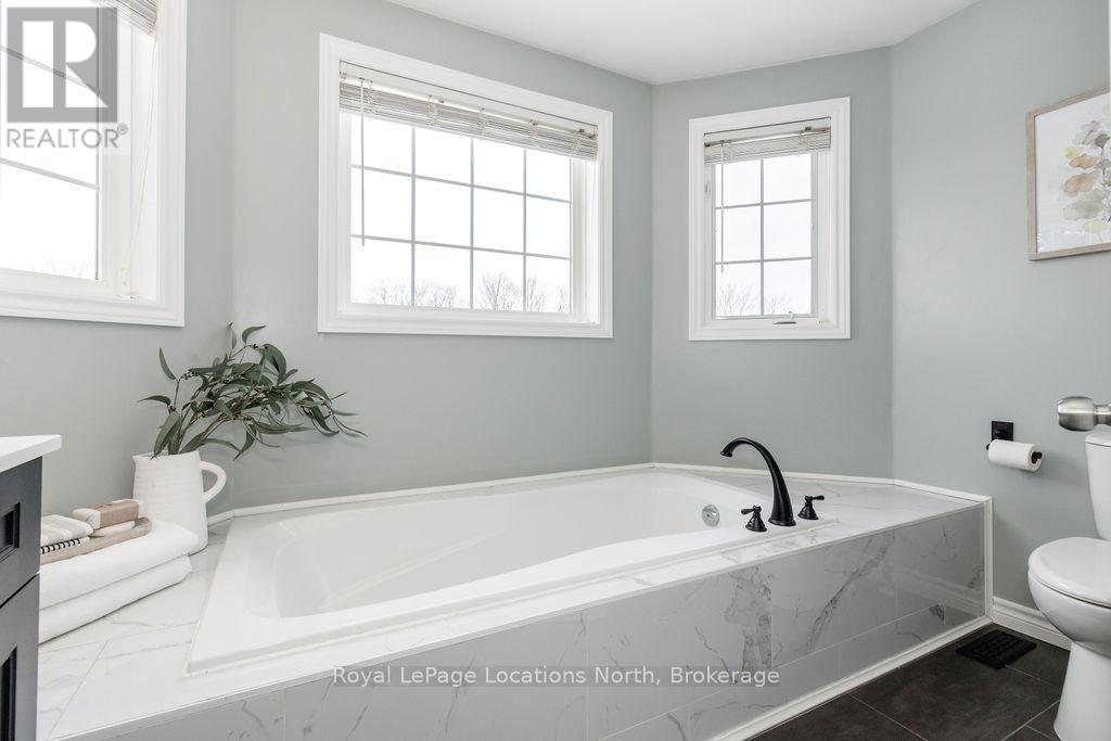 45 Holly Meadow Road, Barrie, Ontario  L4N 0E2 - Photo 16 - S12099650