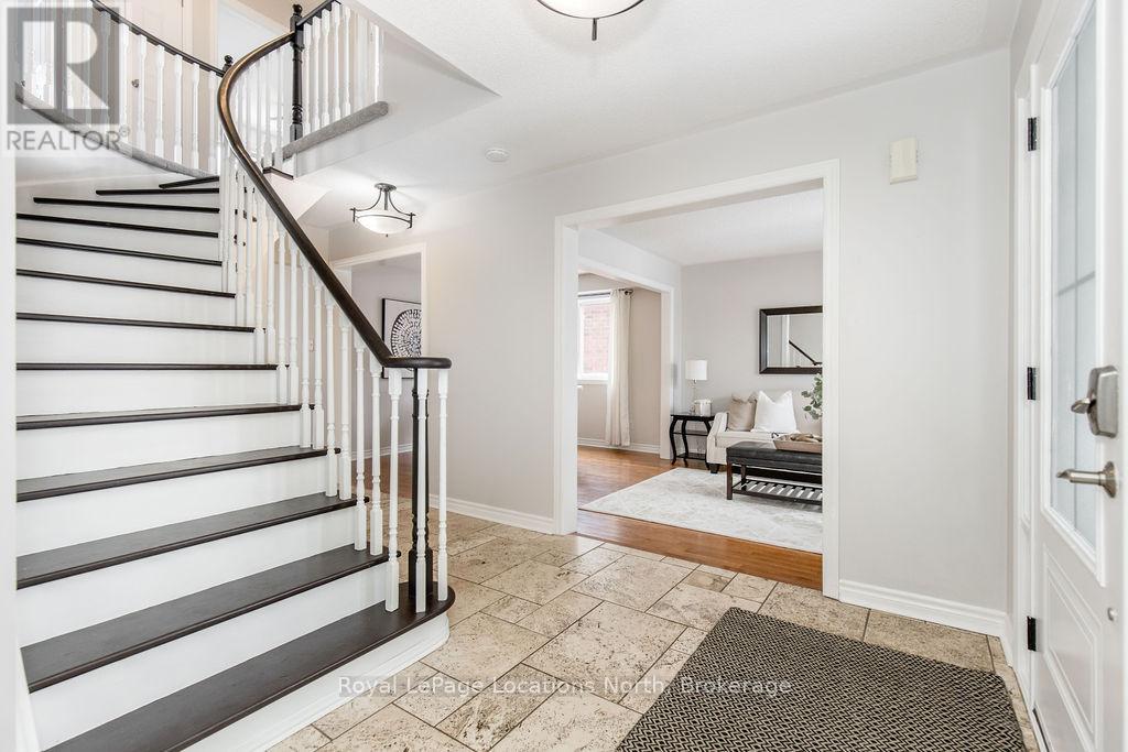 45 Holly Meadow Road, Barrie, Ontario  L4N 0E2 - Photo 2 - S12099650