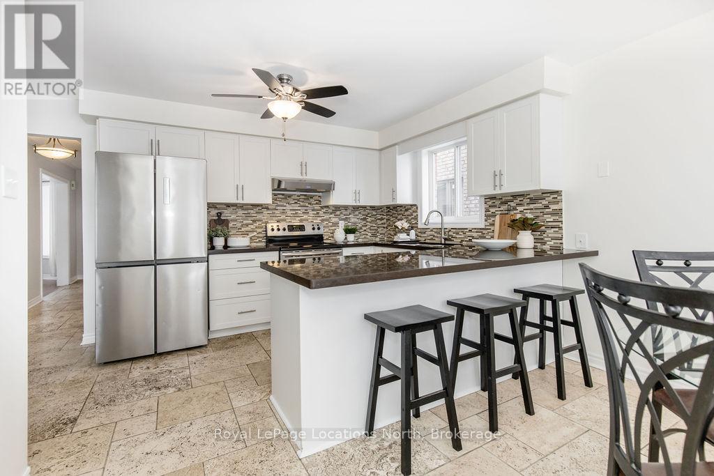 45 Holly Meadow Road, Barrie, Ontario  L4N 0E2 - Photo 6 - S12099650