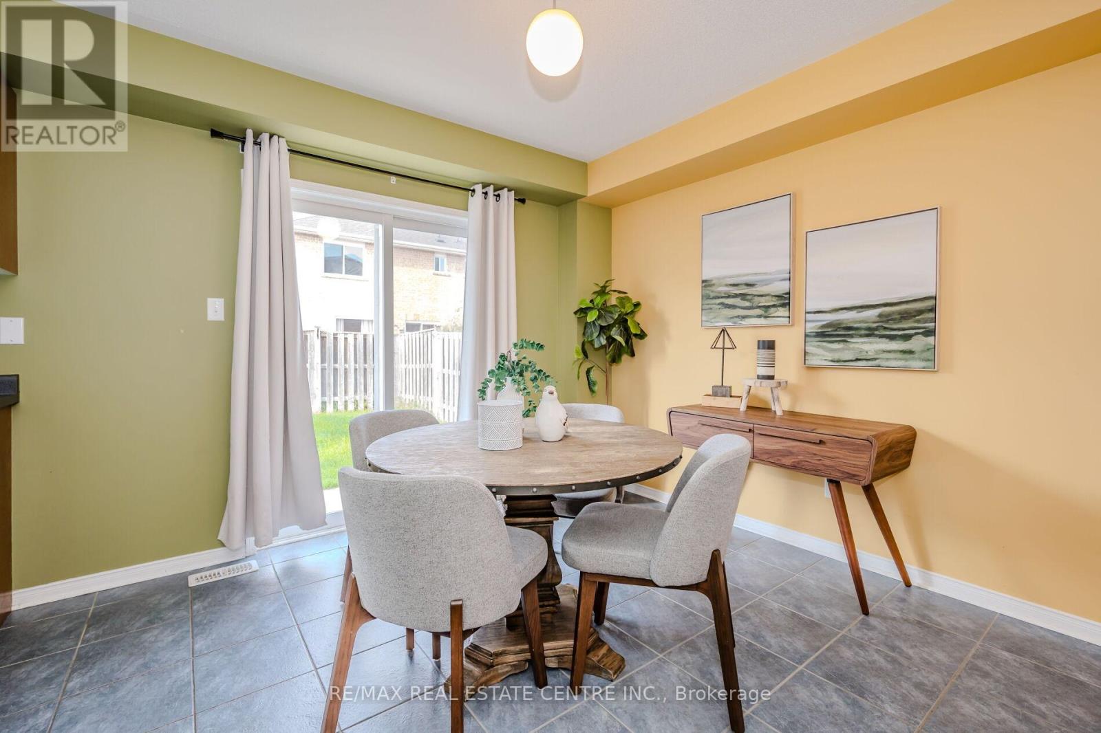 37 Hollingsworth Circle, Brampton, Ontario  L7A 0J7 - Photo 8 - W12099611