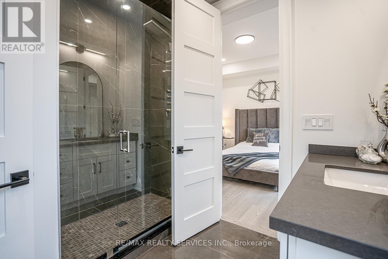 3 Bonnyview Drive, Toronto, Ontario  M8Y 3G5 - Photo 40 - W12099641