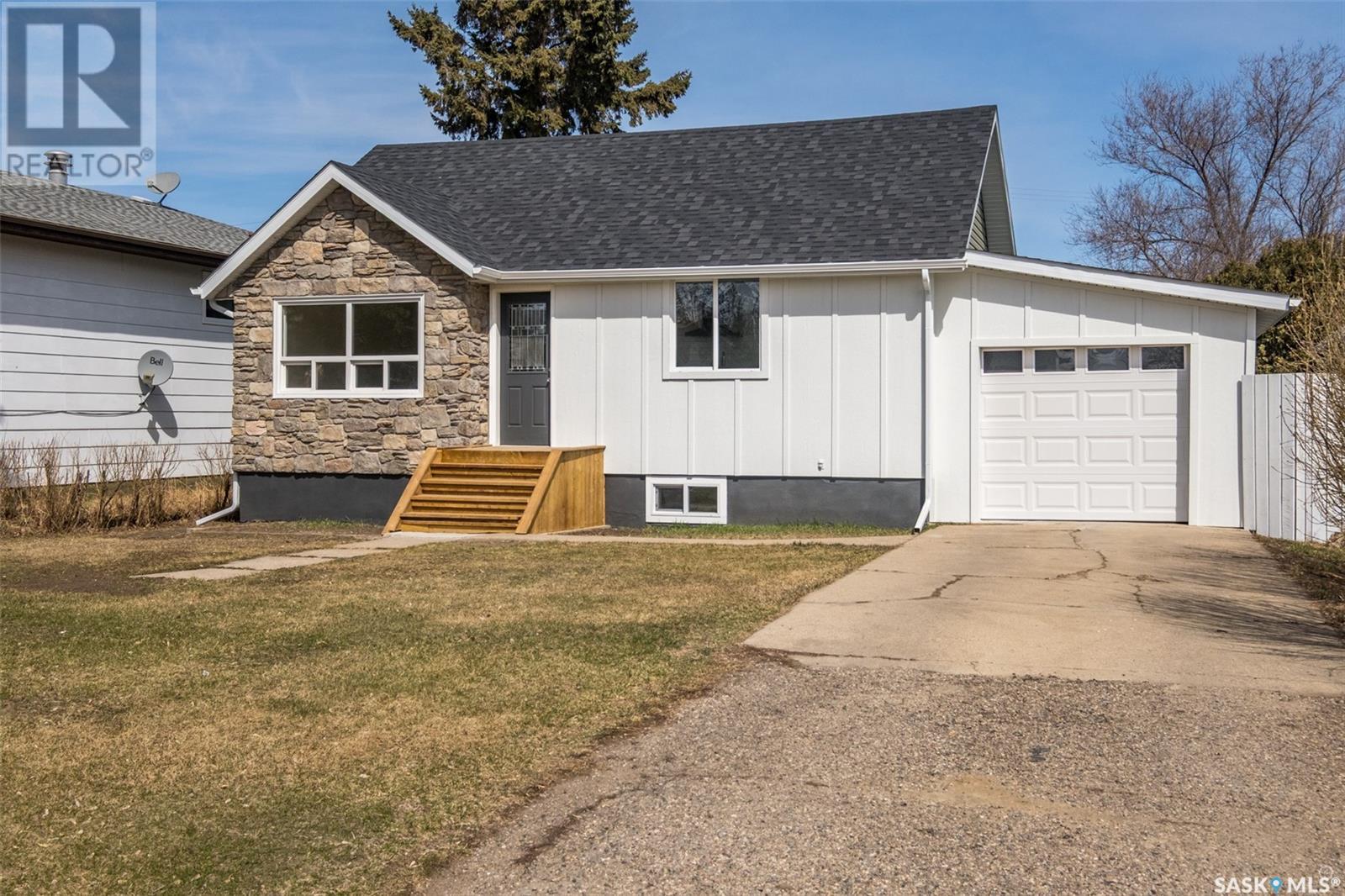 Property at 736 3rd STREET E image 1