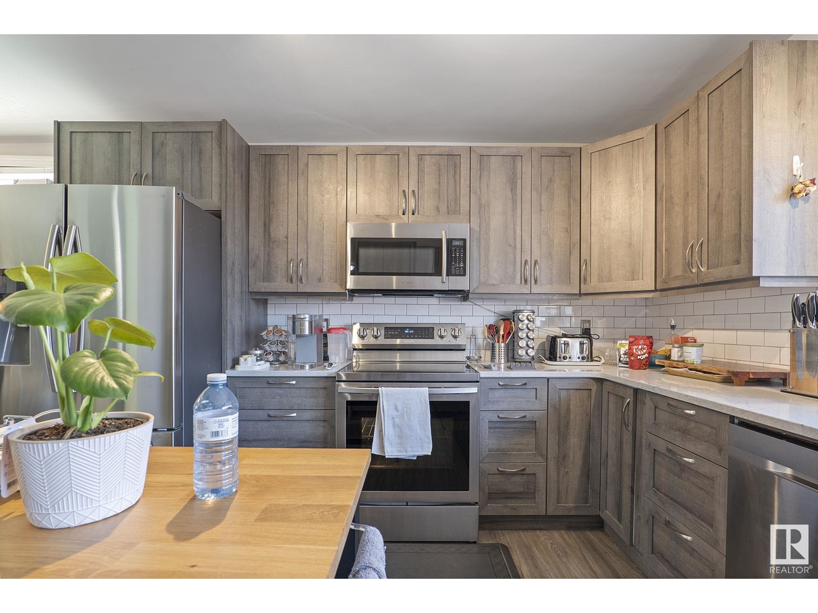 Property at 7936 89 AV NW NW image 5