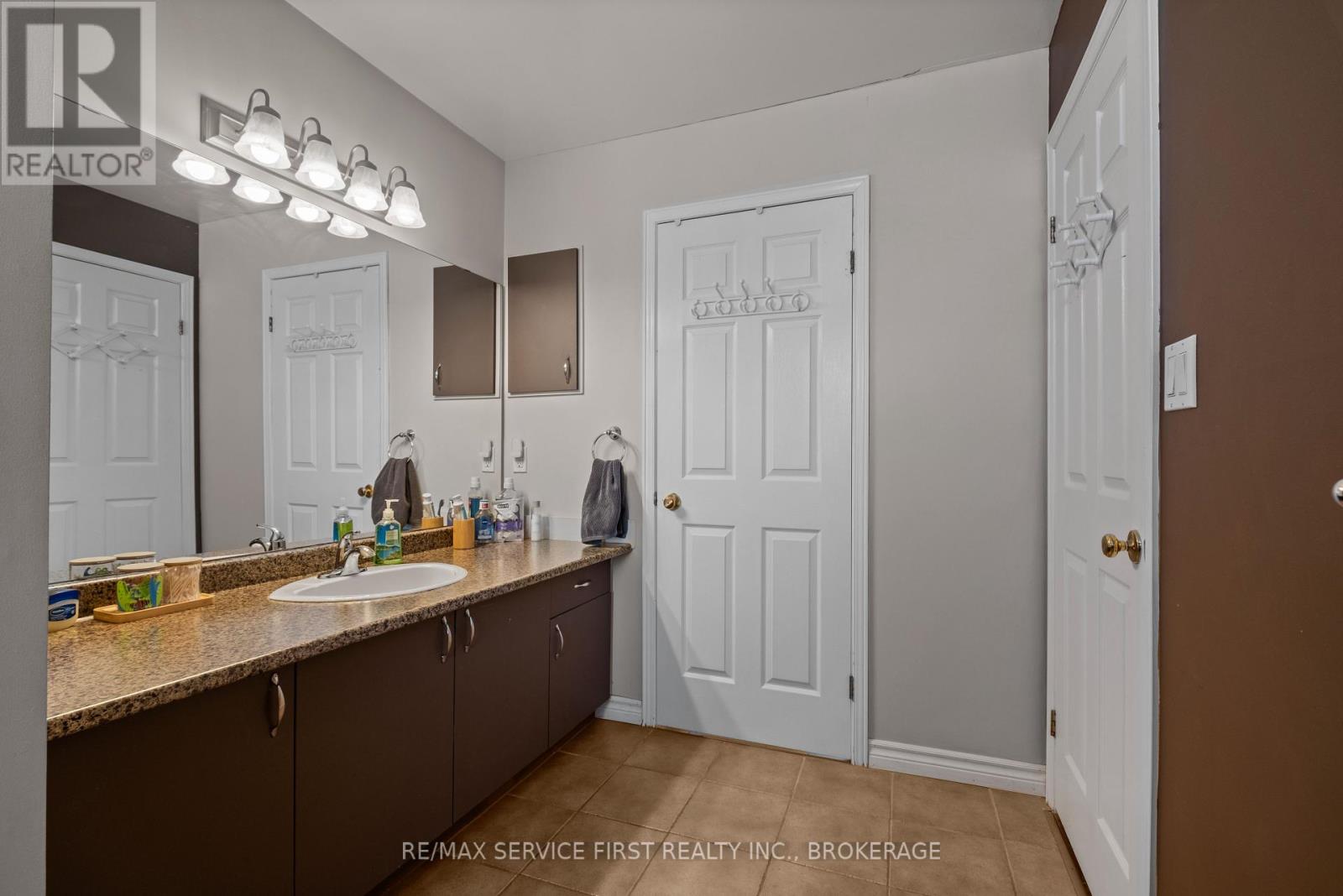 363 Waterloo Drive, Kingston (East Gardiners Rd), Ontario  K7M 8L2 - Photo 22 - X12099685