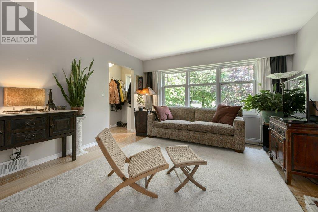 2745 E 5th Avenue, Vancouver, British Columbia  V5M 1N3 - Photo 1 - R2991586