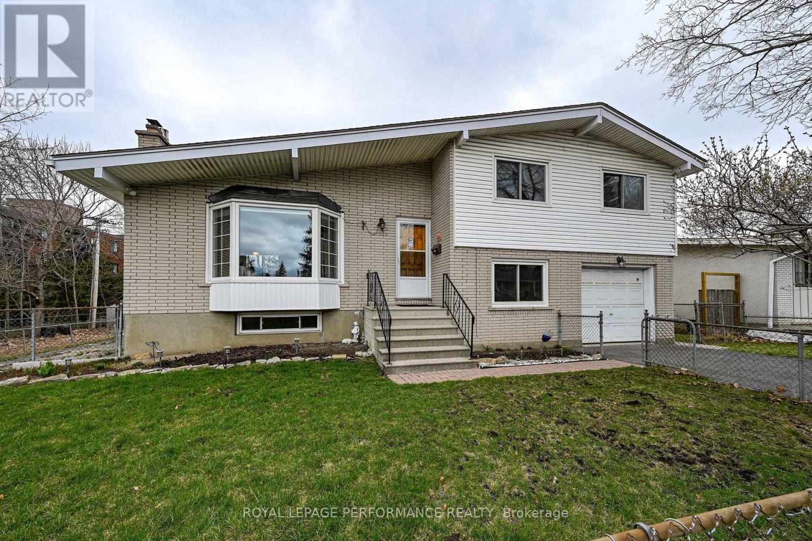 121 STARWOOD ROAD, Ottawa, Ontario