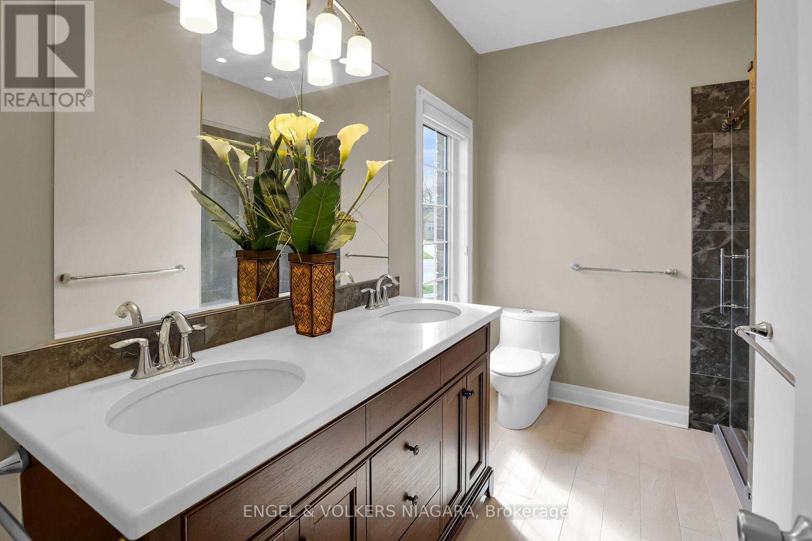 28 Cherry Ridge Boulevard N, Pelham, Ontario  L0S 1C0 - Photo 12 - X12099704