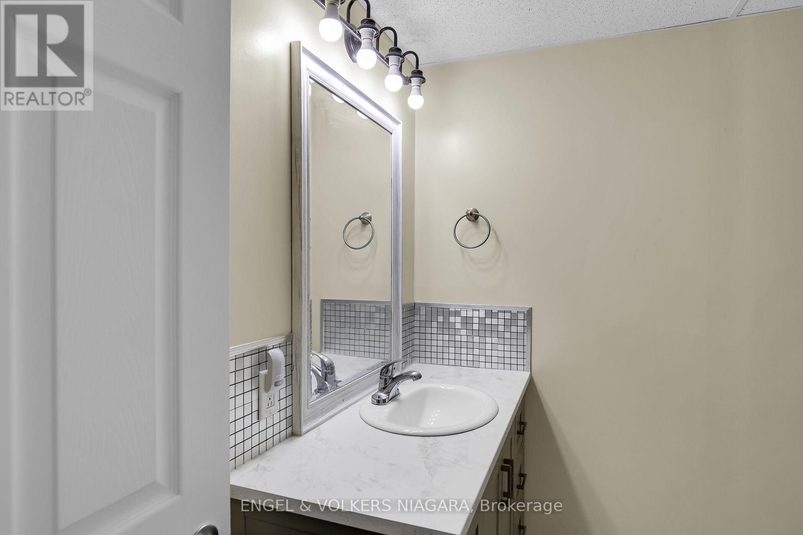 28 Cherry Ridge Boulevard N, Pelham, Ontario  L0S 1C0 - Photo 24 - X12099704
