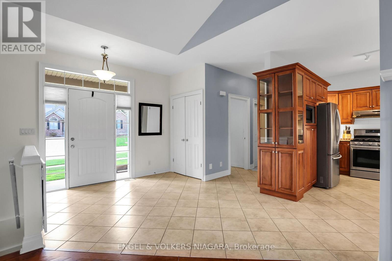 Property at 28 CHERRY RIDGE BOULEVARD N image 3