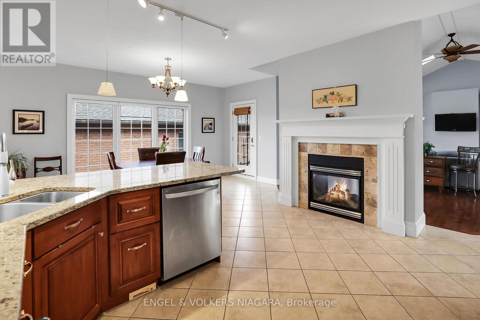 Property at 28 CHERRY RIDGE BOULEVARD N image 4