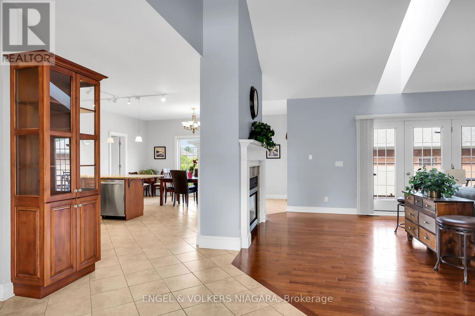 Property at 28 CHERRY RIDGE BOULEVARD N image 5
