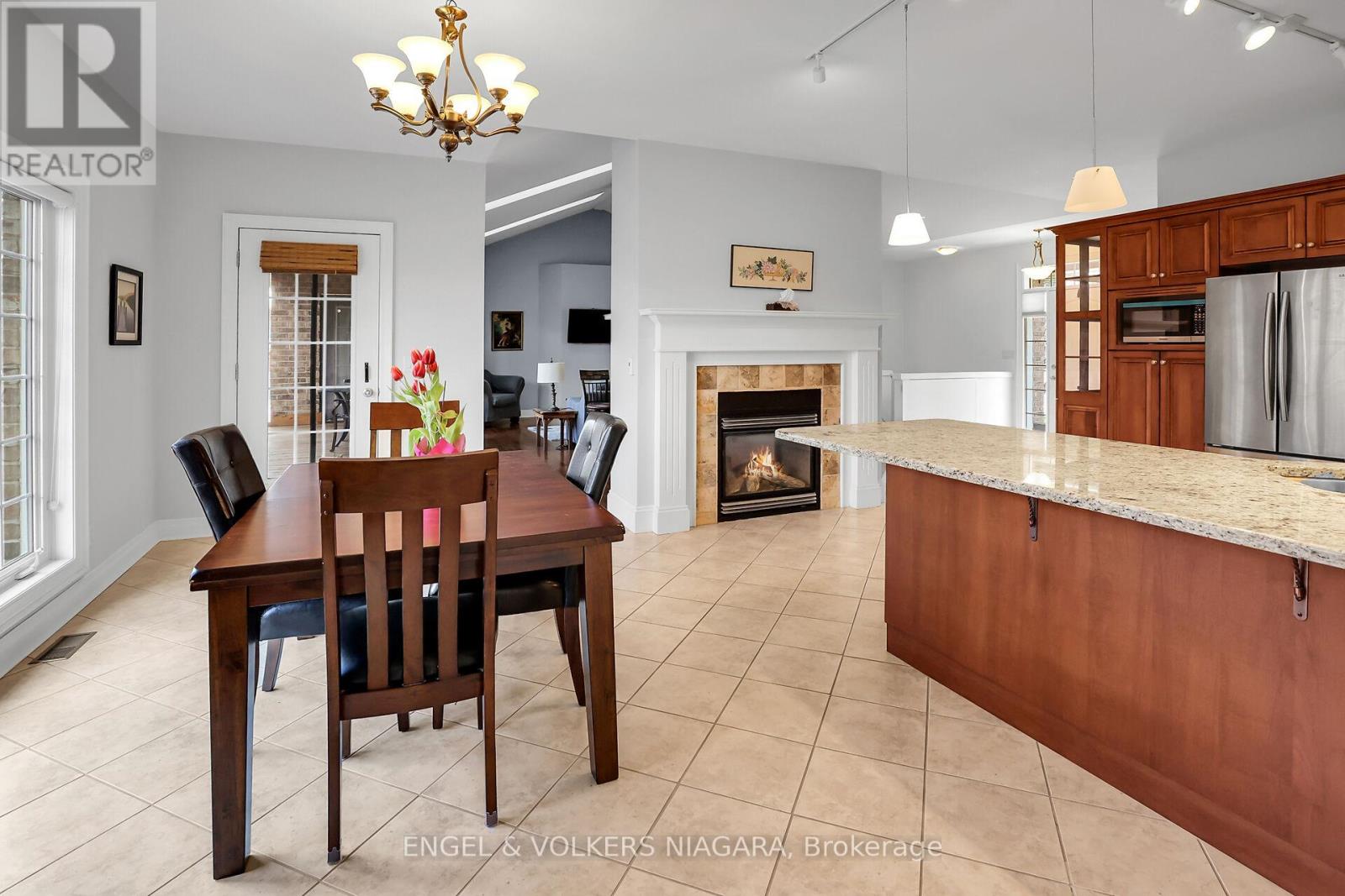 28 Cherry Ridge Boulevard N, Pelham, Ontario  L0S 1C0 - Photo 8 - X12099704