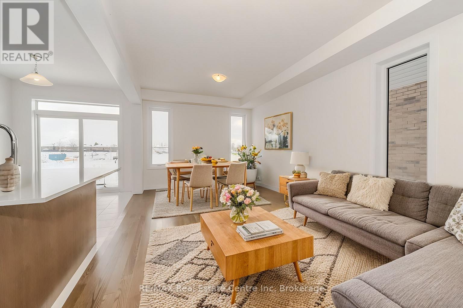87 Moss Drive, Cambridge, Ontario  N1T 0H1 - Photo 3 - X11990225