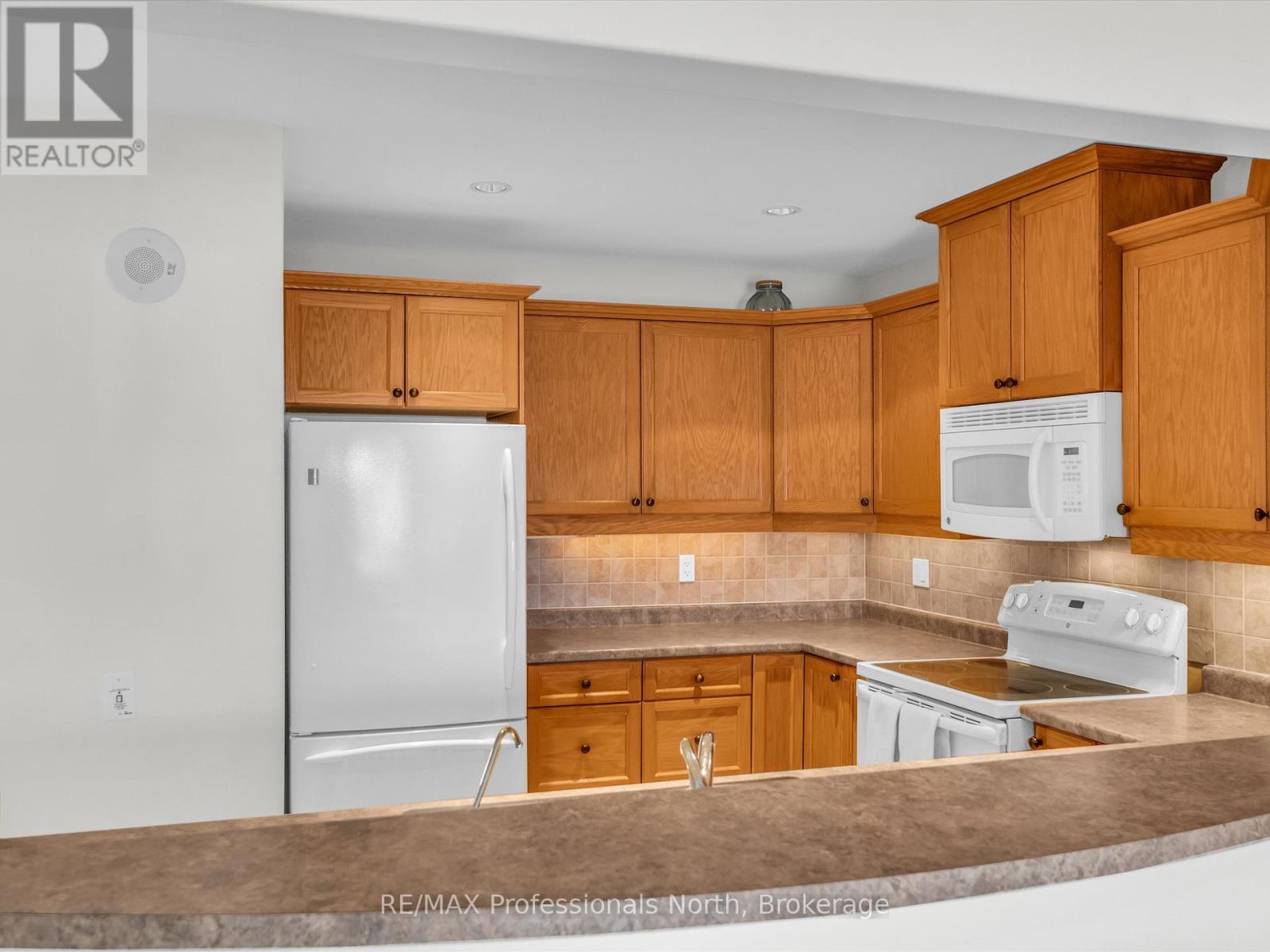 305 - 130 Steamship Bay Road, Gravenhurst, Ontario  P1P 1Z9 - Photo 13 - X12092431