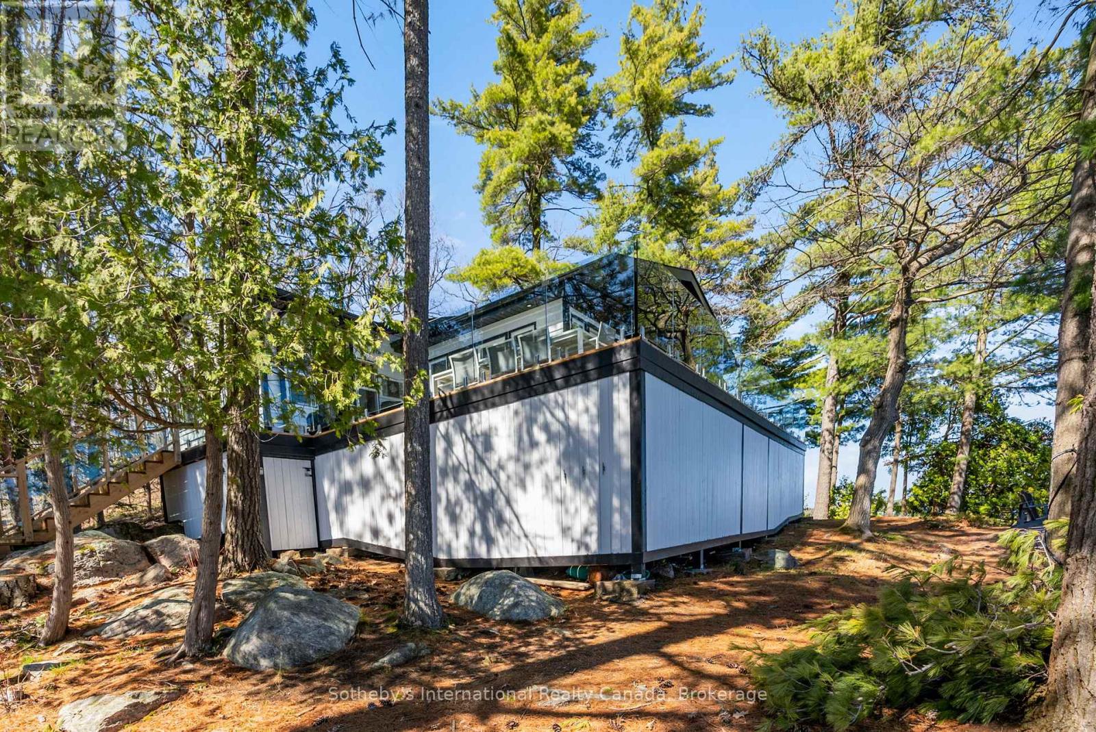 29 Beachgrove Island 33lm, Gravenhurst, Ontario  P1P 1R2 - Photo 8 - X12030072