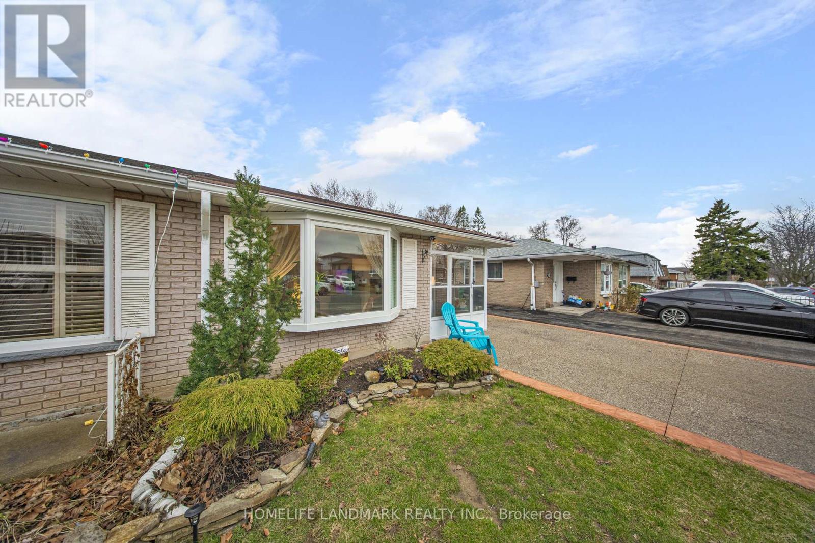 Property at 741 EAGLEMOUNT CRESCENT image 3