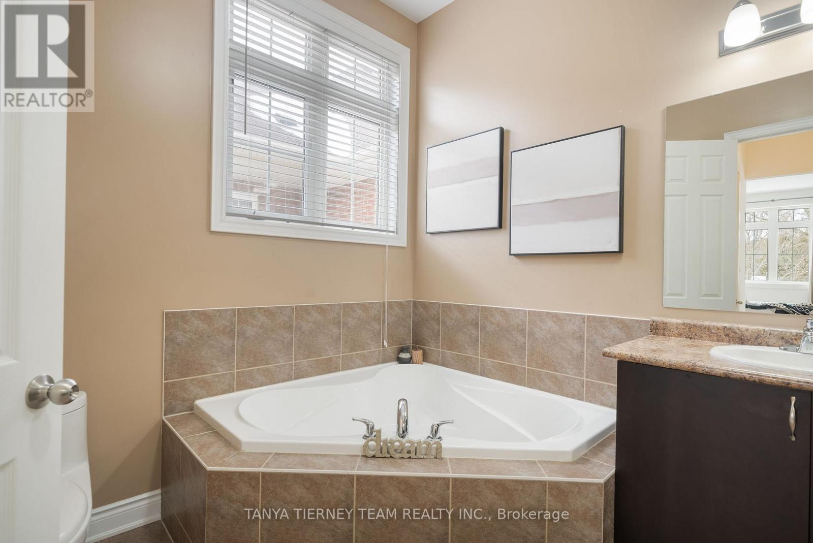 49 Montana Crescent, Whitby, Ontario  L1M 0G4 - Photo 28 - E12099697