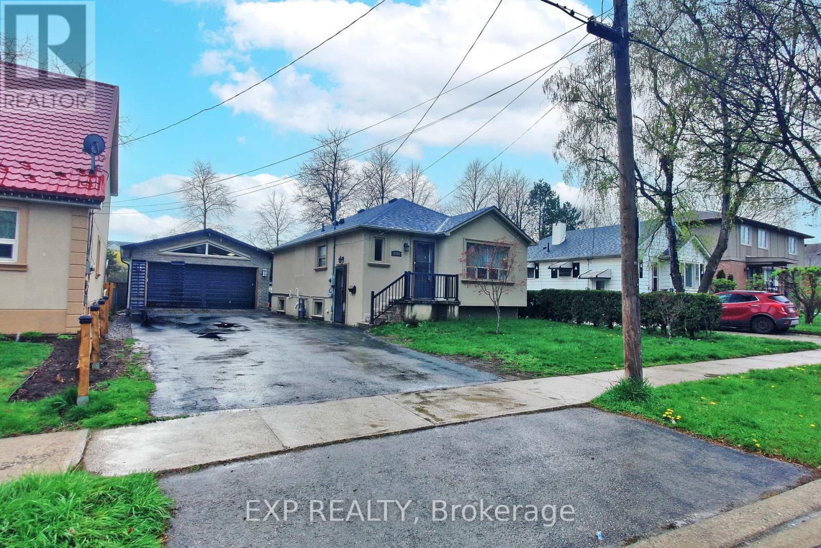 Property at 3034 PARKERHILL ROAD E image 2