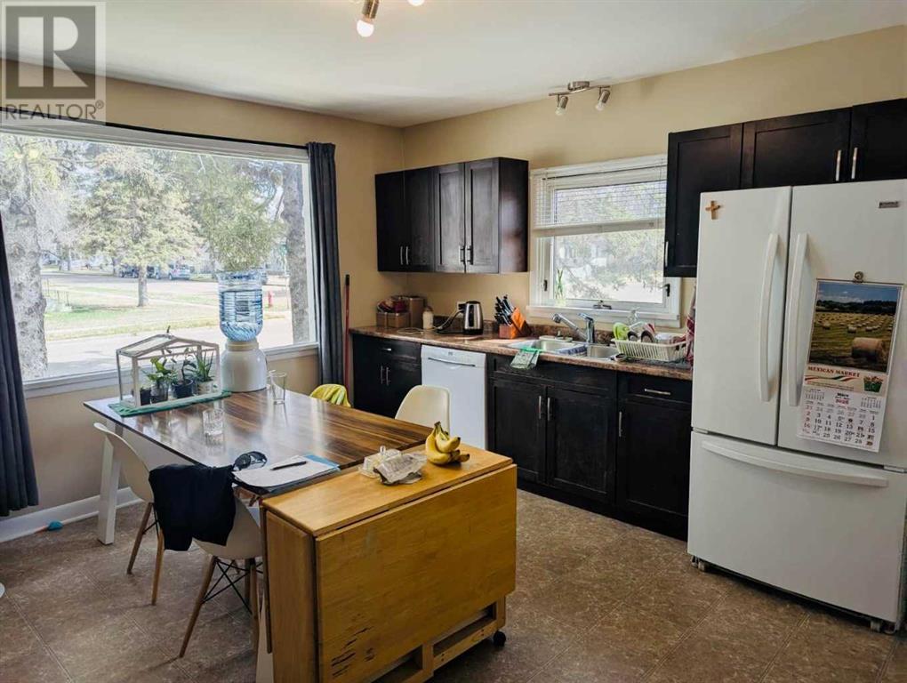 332 Allowance Avenue Se, Medicine Hat, Alberta  T1A 3C9 - Photo 4 - A2213554