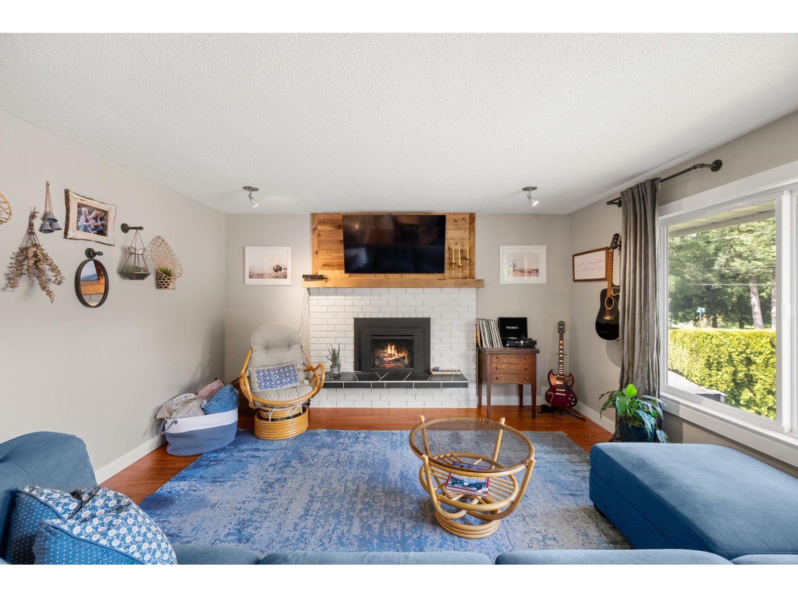 Property at 19812 40A AVENUE image 3
