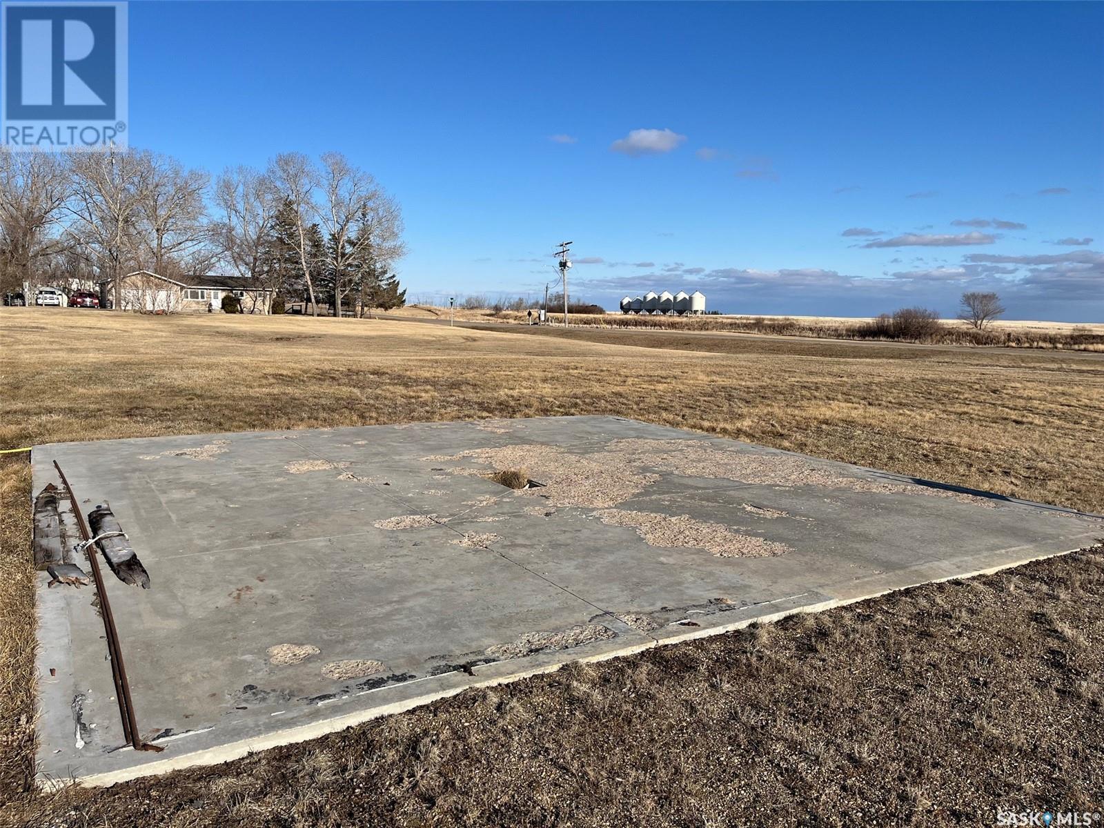 21 Adelaide Street, Manor, Saskatchewan  S0C 1R0 - Photo 3 - SK999399