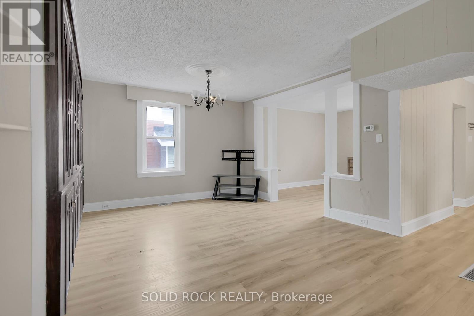 25 Burwash Street, Arnprior, Ontario  K7S 1V1 - Photo 9 - X12099793