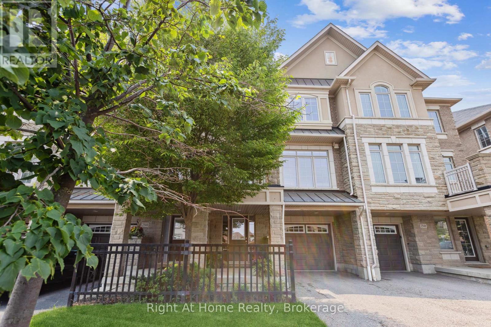 2546 GRAND OAK TRAIL, Oakville, Ontario