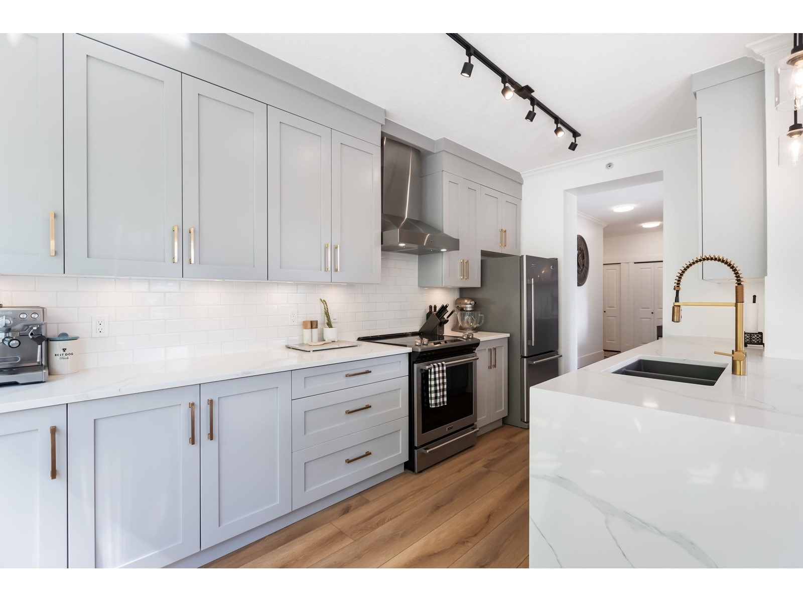101 1551 Foster Street, White Rock, British Columbia  V4B 5M1 - Photo 3 - R2993143