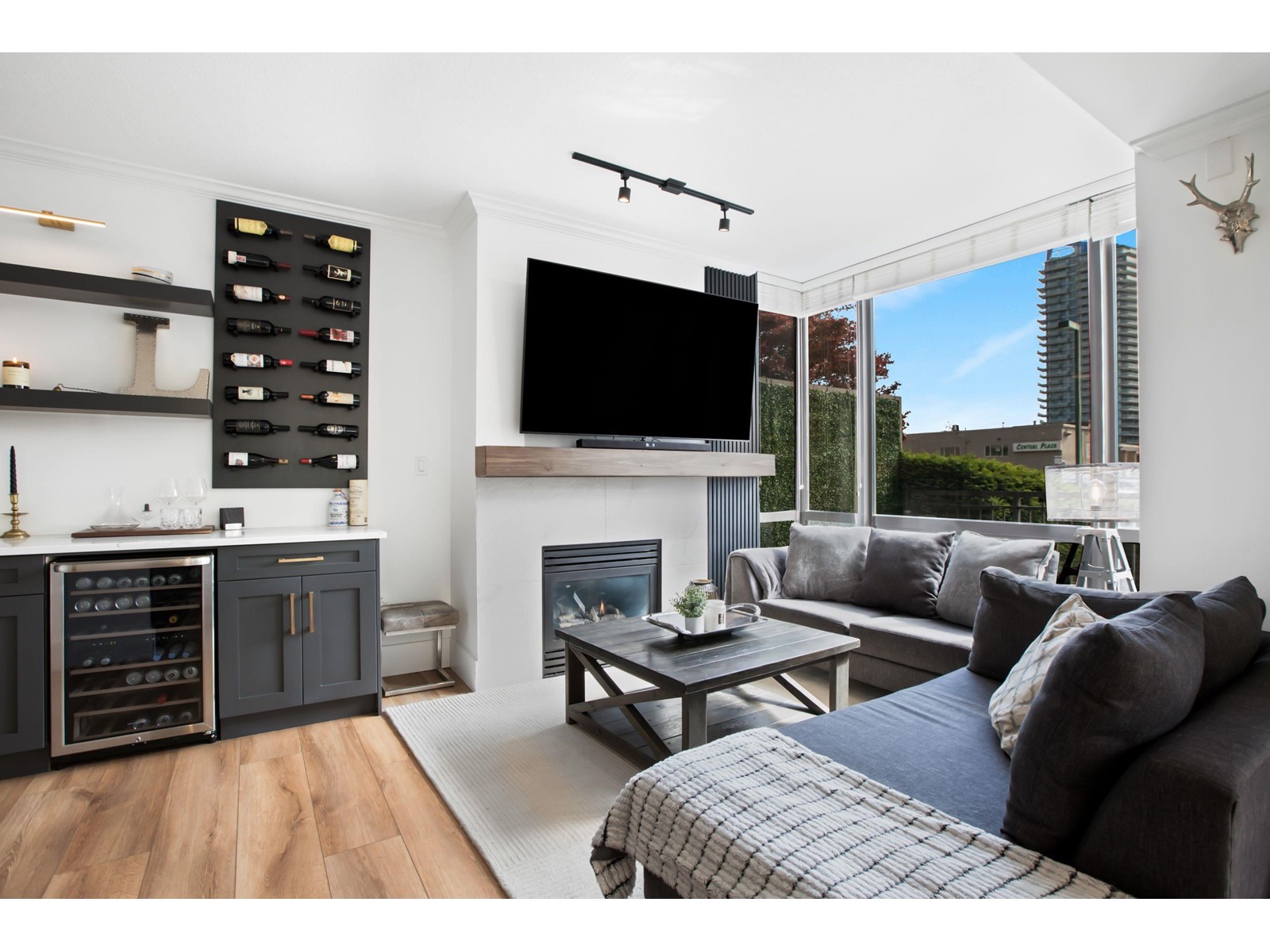 101 1551 Foster Street, White Rock, British Columbia  V4B 5M1 - Photo 2 - R2993143