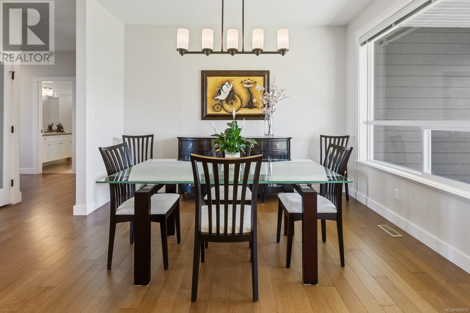 Property at 3407 Eagleview Cres image 3