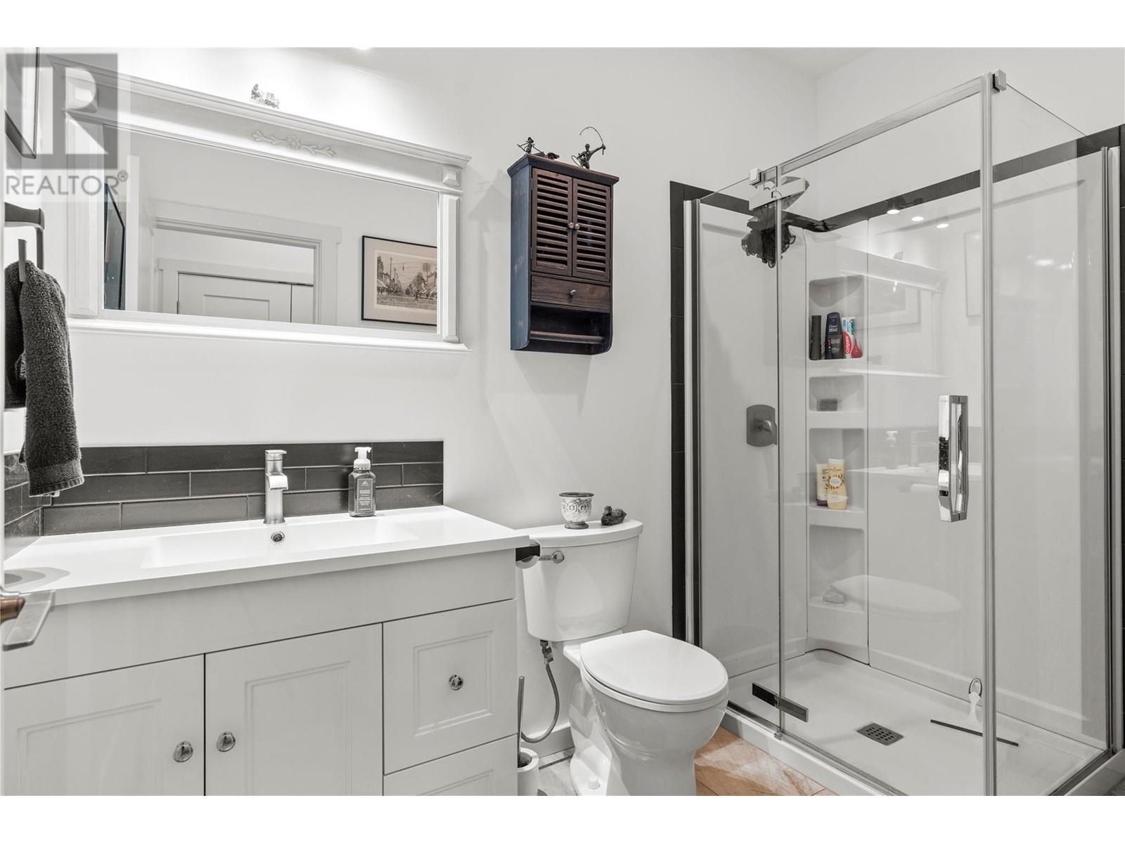 Property at 335 Evergreen Way image 5