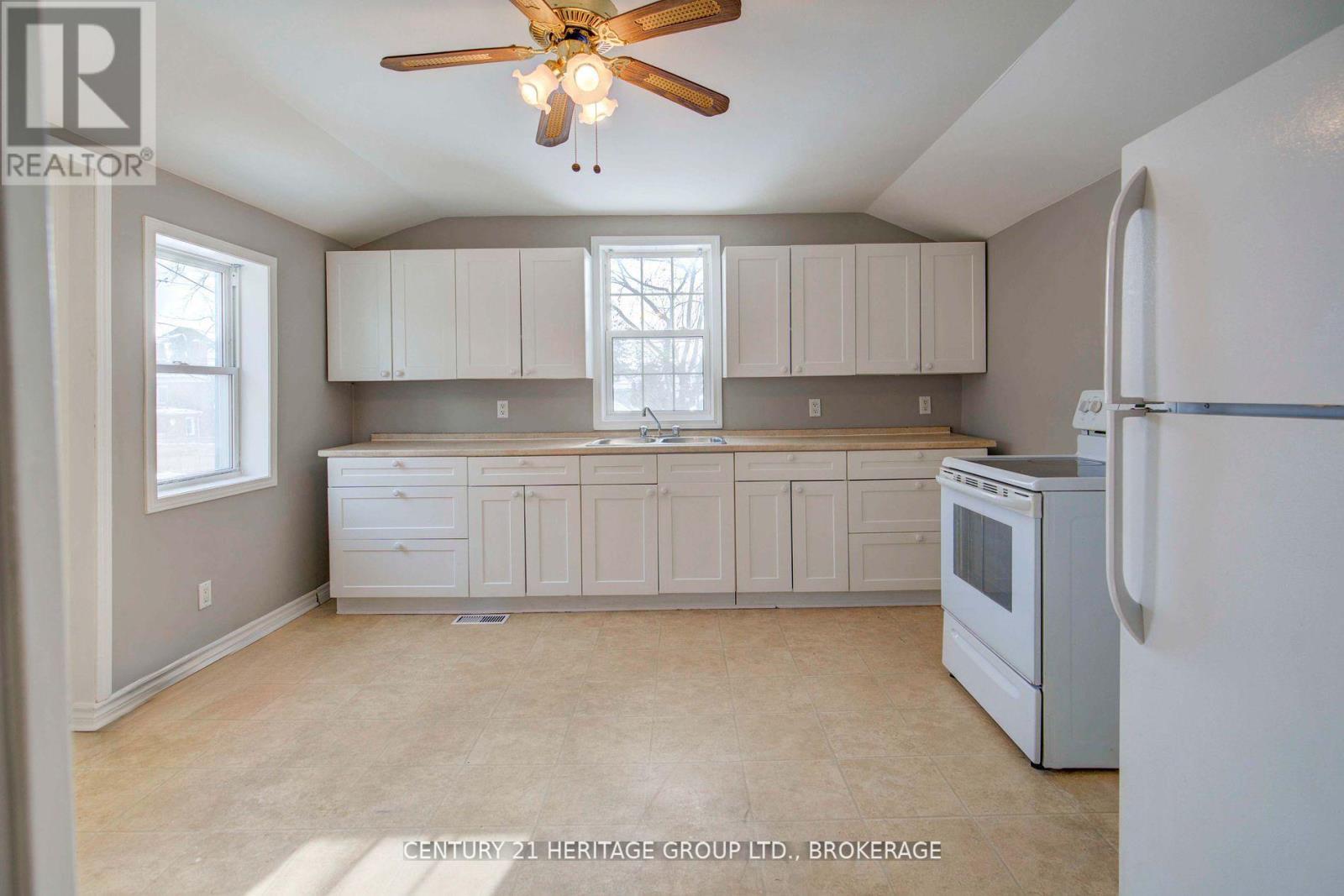 243 King Street E, Gananoque, Ontario  K7G 1G4 - Photo 3 - X12099812