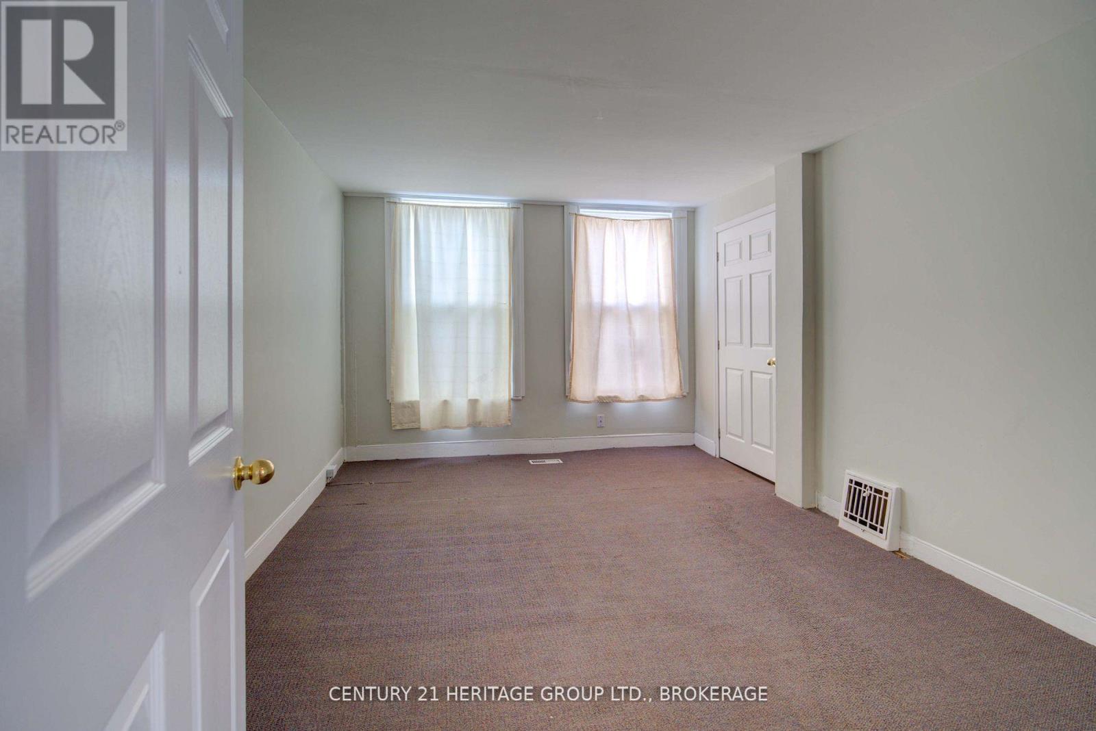 243 King Street E, Gananoque, Ontario  K7G 1G4 - Photo 6 - X12099815